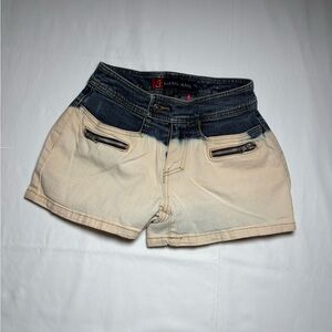 Stylish Jean Shorts with Zipper Accents Size 3